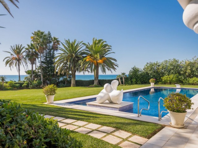 5 Bedrooms Villa in Los Monteros