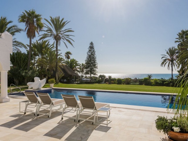 5 Bedrooms Villa in Los Monteros
