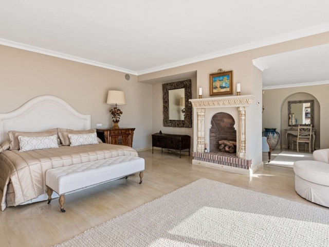 5 Bedrooms Villa in Los Monteros