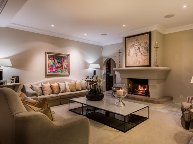 5 Bedrooms Villa in Los Monteros