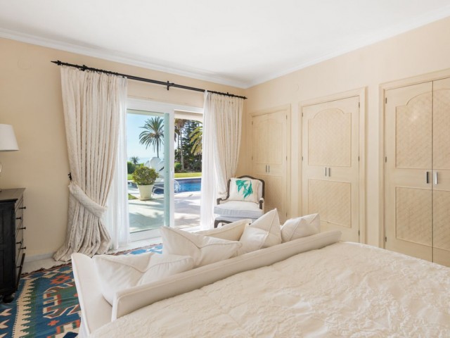 5 Bedrooms Villa in Los Monteros