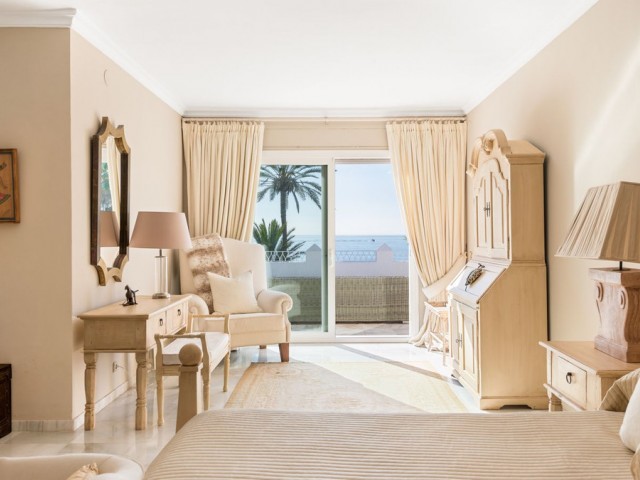 5 Bedrooms Villa in Los Monteros