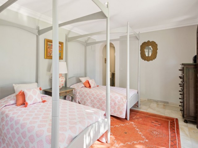 5 Bedrooms Villa in Los Monteros