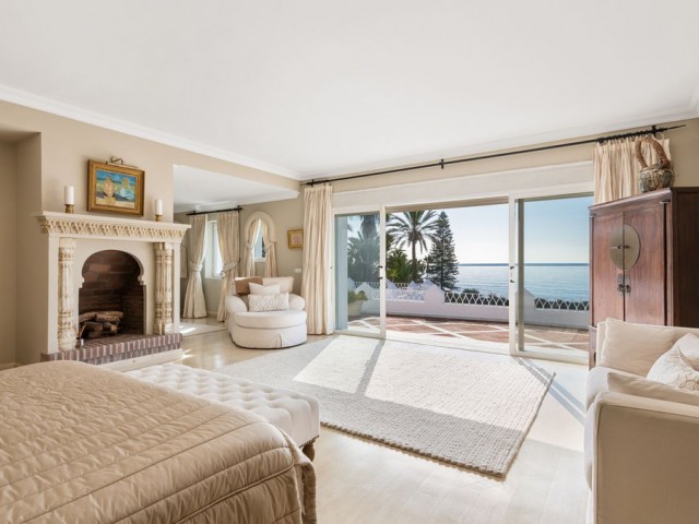 5 Bedrooms Villa in Los Monteros