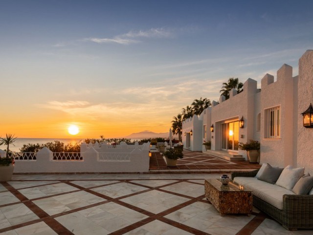 5 Bedrooms Villa in Los Monteros