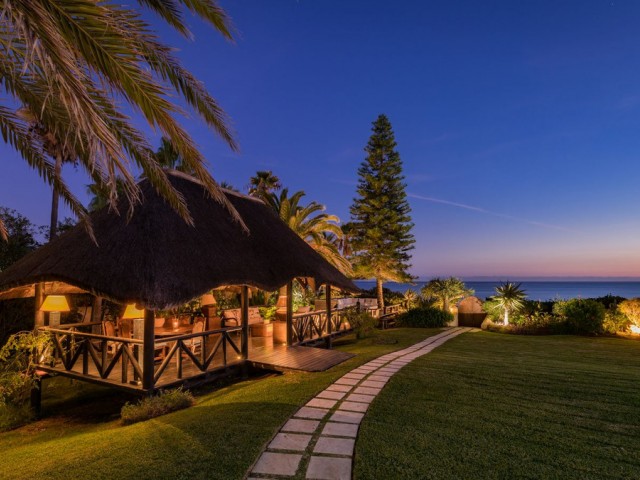 5 Bedrooms Villa in Los Monteros