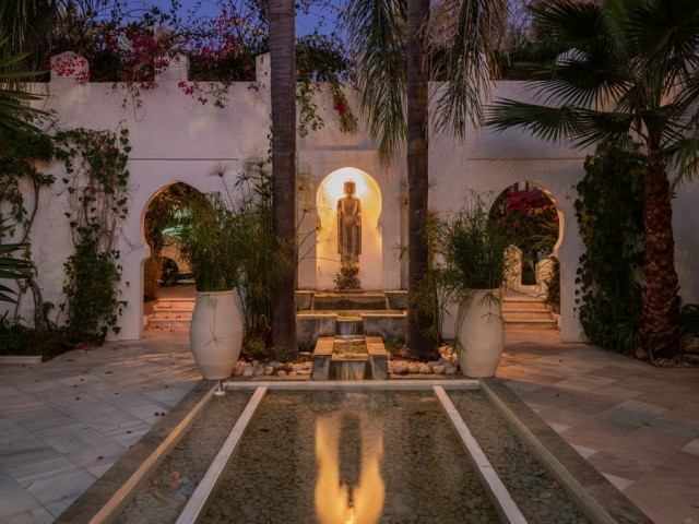 5 Bedrooms Villa in Los Monteros