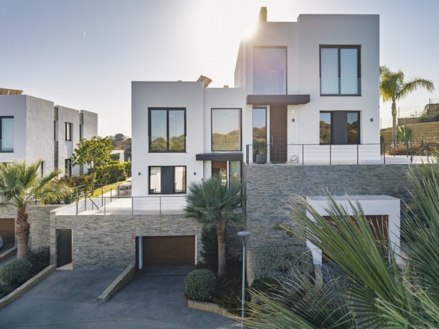 Villa con 5 Dormitorios  en Cabopino