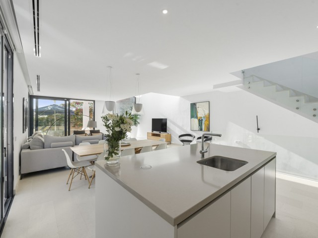 Villa con 5 Dormitorios  en Cabopino