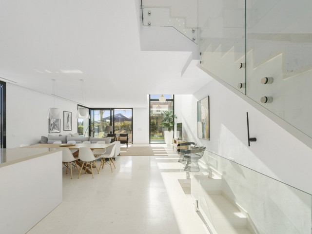 Villa con 5 Dormitorios  en Cabopino