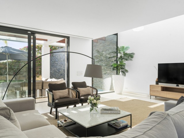 Villa con 5 Dormitorios  en Cabopino