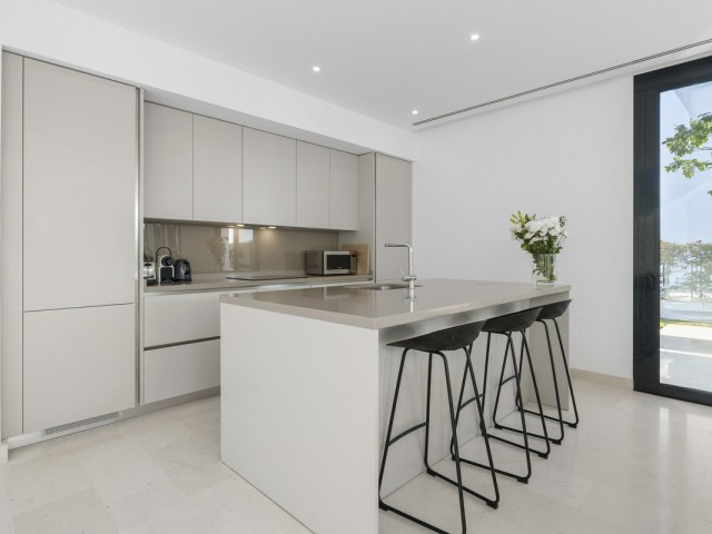 Villa con 5 Dormitorios  en Cabopino