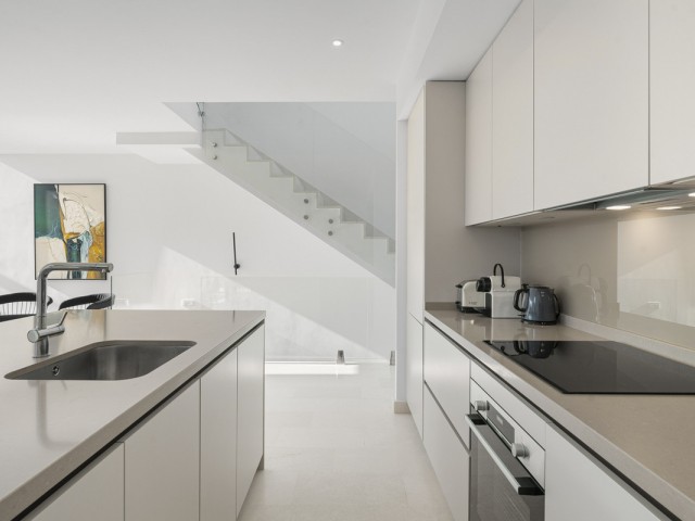 Villa con 5 Dormitorios  en Cabopino