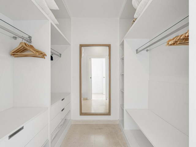 Villa con 5 Dormitorios  en Cabopino