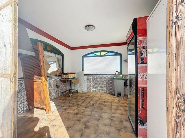 Comercial, Diana Park, R5181073