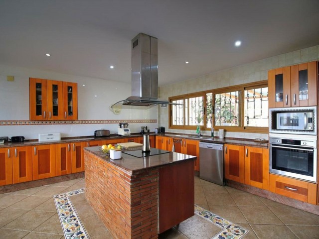 6 Bedrooms Villa in Benalmadena