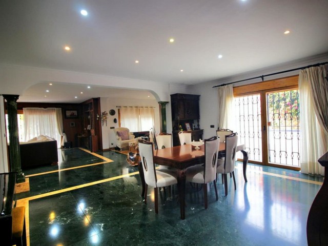 6 Bedrooms Villa in Benalmadena