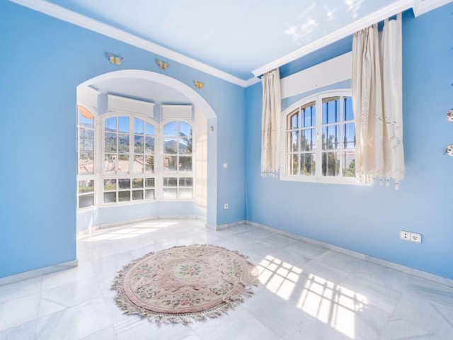 8 Bedrooms Villa in Marbella