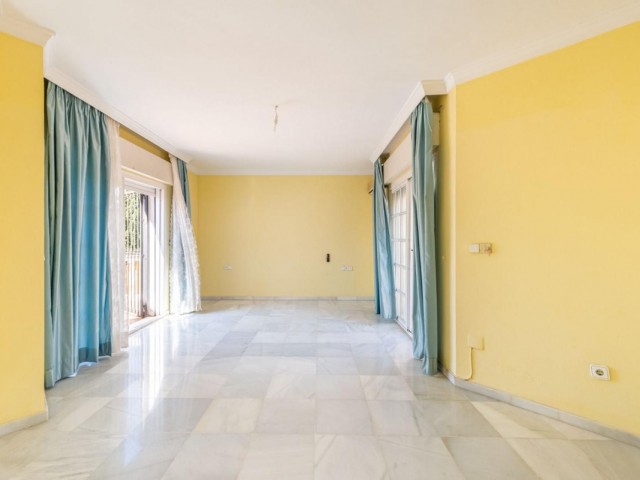 8 Bedrooms Villa in Marbella