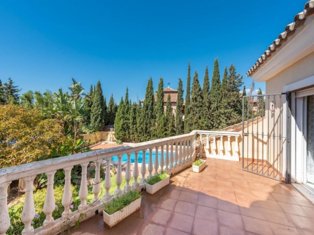8 Bedrooms Villa in Marbella