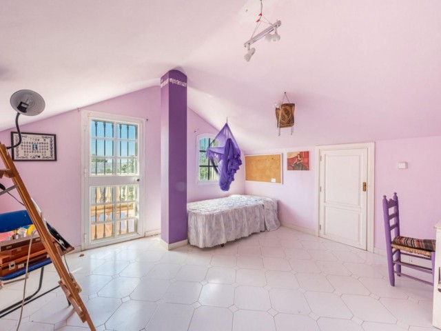 8 Bedrooms Villa in Marbella