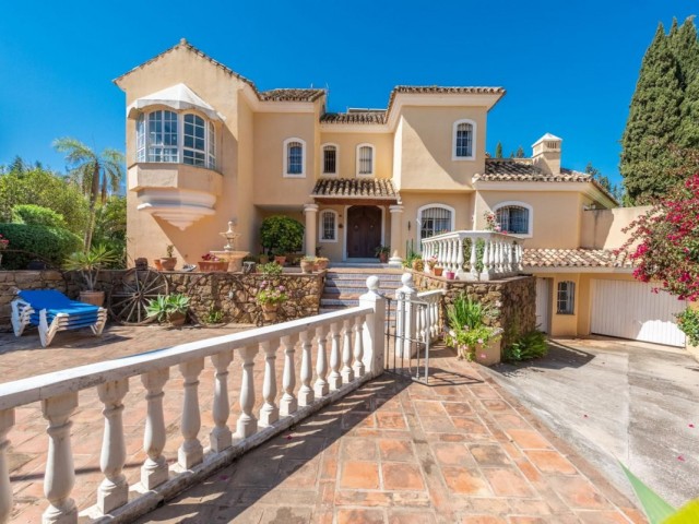 8 Bedrooms Villa in Marbella