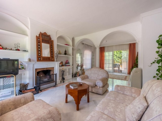 8 Bedrooms Villa in Marbella