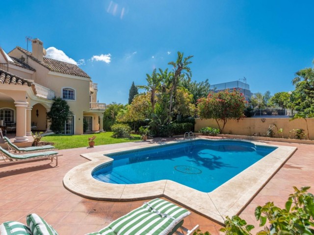8 Bedrooms Villa in Marbella