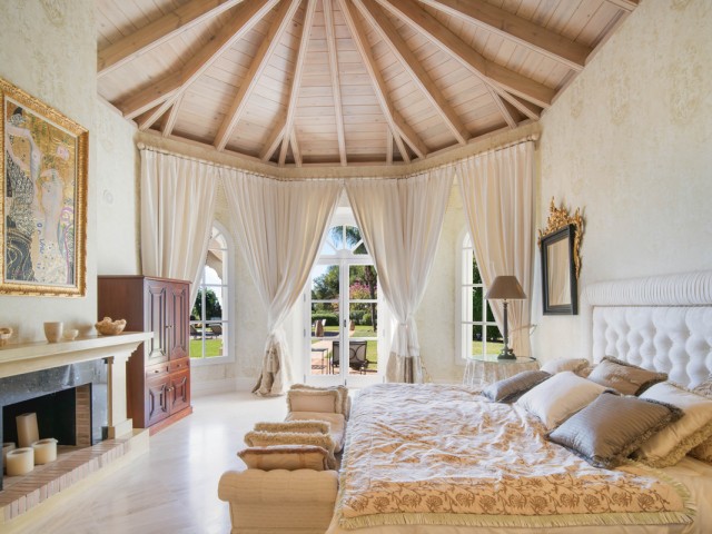 5 Bedrooms Villa in The Golden Mile