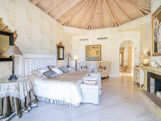 5 Bedrooms Villa in The Golden Mile