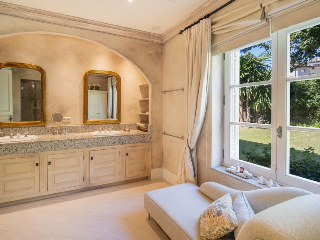 5 Bedrooms Villa in The Golden Mile