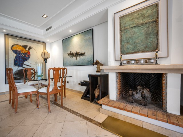 5 Bedrooms Townhouse in Marbella