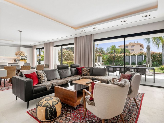 5 Bedrooms Villa in Nueva Andalucía