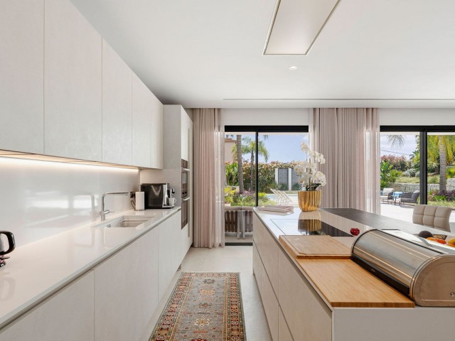 5 Bedrooms Villa in Nueva Andalucía