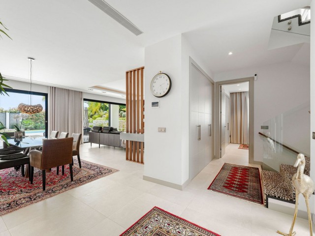 5 Bedrooms Villa in Nueva Andalucía