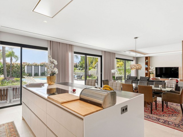 5 Bedrooms Villa in Nueva Andalucía