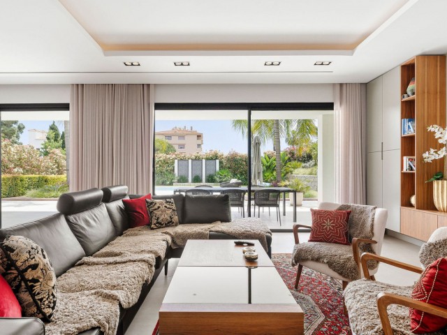 5 Bedrooms Villa in Nueva Andalucía