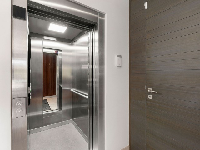 5 Bedrooms Villa in Nueva Andalucía