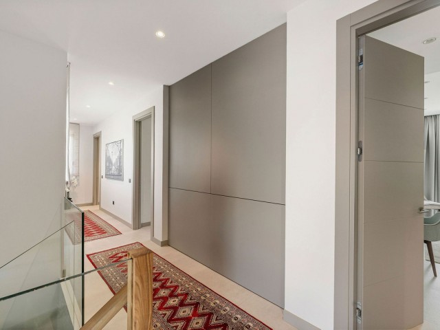 5 Bedrooms Villa in Nueva Andalucía