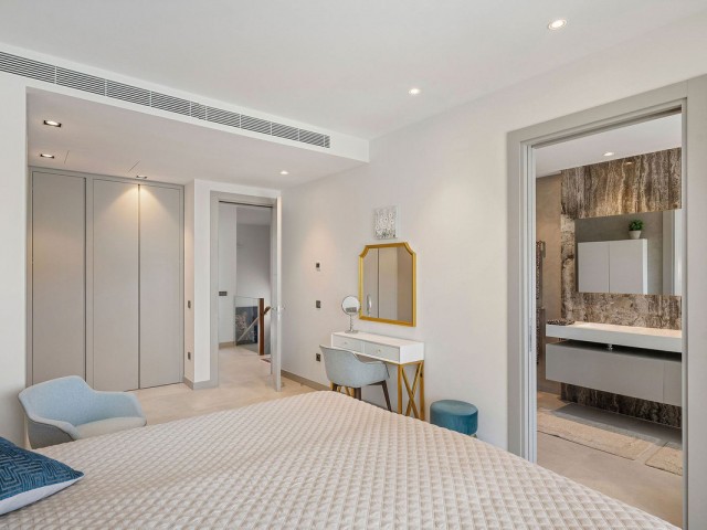 5 Bedrooms Villa in Nueva Andalucía