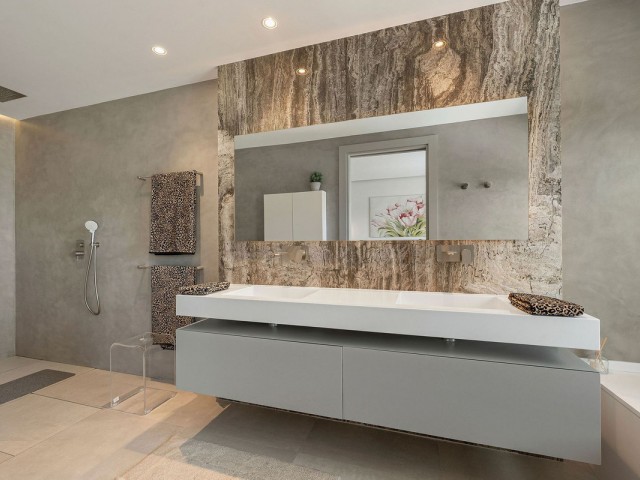 5 Bedrooms Villa in Nueva Andalucía