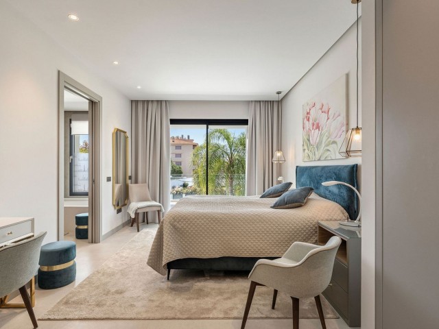 5 Bedrooms Villa in Nueva Andalucía