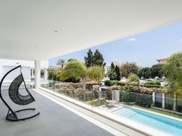 5 Bedrooms Villa in Nueva Andalucía