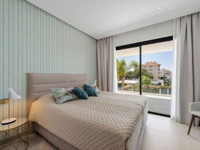 5 Bedrooms Villa in Nueva Andalucía