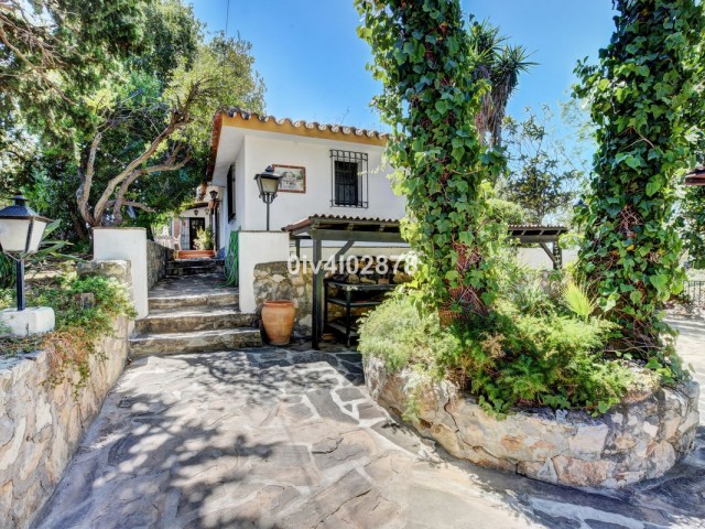 5 Bedrooms Villa in Benalmadena Pueblo
