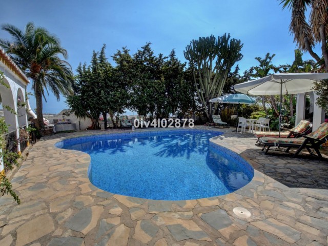 5 Bedrooms Villa in Benalmadena Pueblo
