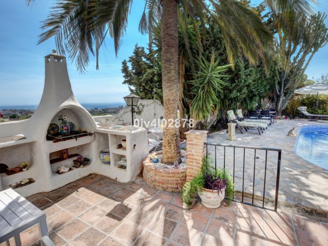 5 Bedrooms Villa in Benalmadena Pueblo