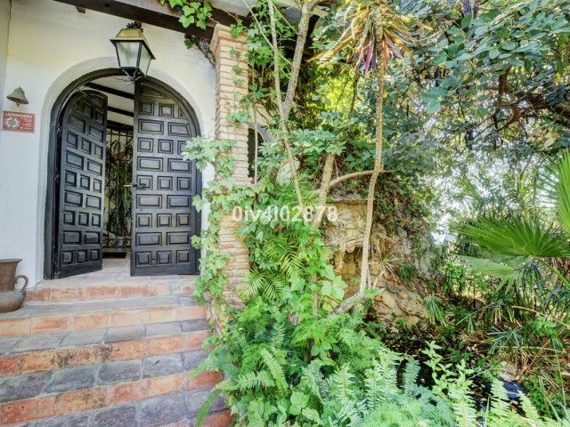 5 Bedrooms Villa in Benalmadena Pueblo