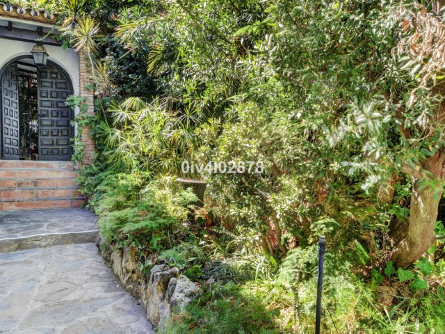 5 Bedrooms Villa in Benalmadena Pueblo