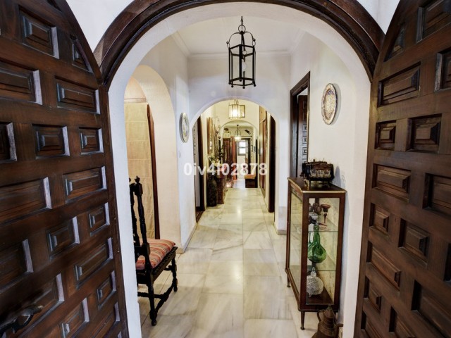 5 Bedrooms Villa in Benalmadena Pueblo